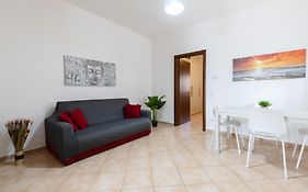 Ad Apartment